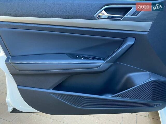 Белый Фольксваген e-Lavida, объемом двигателя 0 л и пробегом 30 тыс. км за 15800 $, фото 23 на Automoto.ua