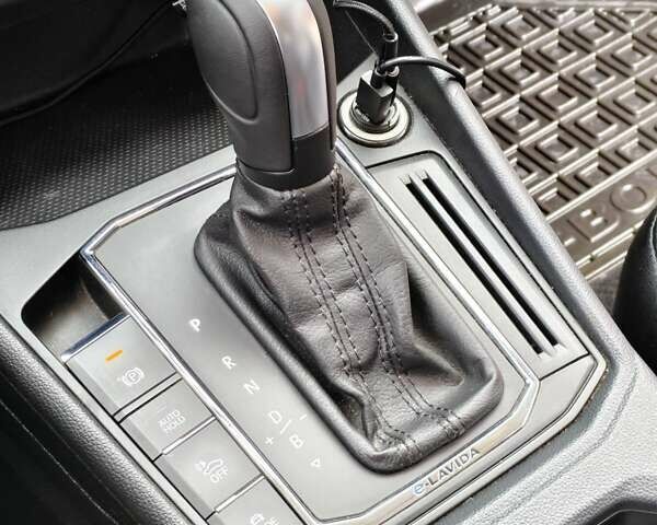 Белый Фольксваген e-Lavida, объемом двигателя 0 л и пробегом 40 тыс. км за 14000 $, фото 22 на Automoto.ua