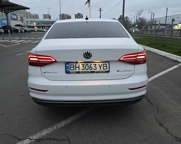 Білий Фольксваген e-Lavida, об'ємом двигуна 0 л та пробігом 100 тис. км за 12900 $, фото 4 на Automoto.ua