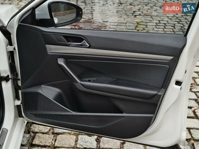 Белый Фольксваген e-Lavida, объемом двигателя 0 л и пробегом 40 тыс. км за 14000 $, фото 35 на Automoto.ua