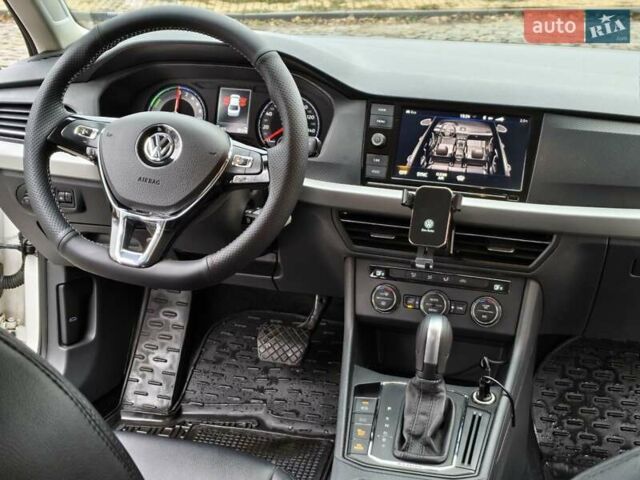 Белый Фольксваген e-Lavida, объемом двигателя 0 л и пробегом 40 тыс. км за 14000 $, фото 17 на Automoto.ua