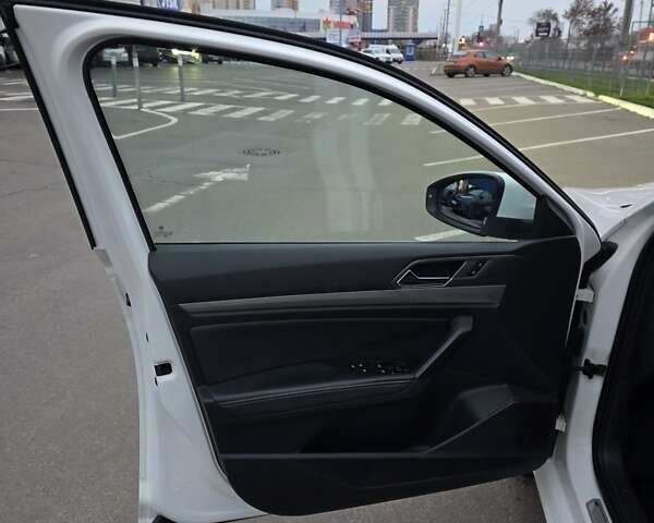 Білий Фольксваген e-Lavida, об'ємом двигуна 0 л та пробігом 100 тис. км за 12900 $, фото 9 на Automoto.ua