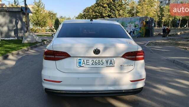 Белый Фольксваген e-Lavida, объемом двигателя 0 л и пробегом 76 тыс. км за 15000 $, фото 3 на Automoto.ua