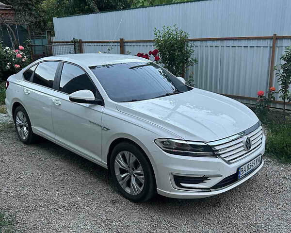 Белый Фольксваген e-Lavida, объемом двигателя 0 л и пробегом 43 тыс. км за 17000 $, фото 3 на Automoto.ua