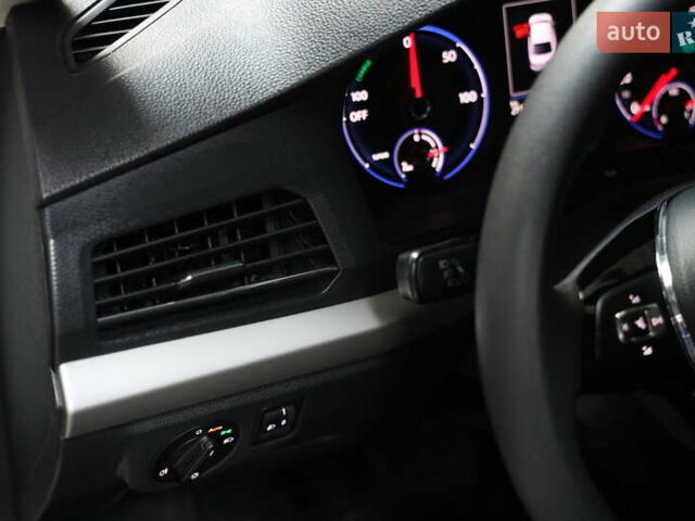 Белый Фольксваген e-Lavida, объемом двигателя 0 л и пробегом 26 тыс. км за 15900 $, фото 11 на Automoto.ua