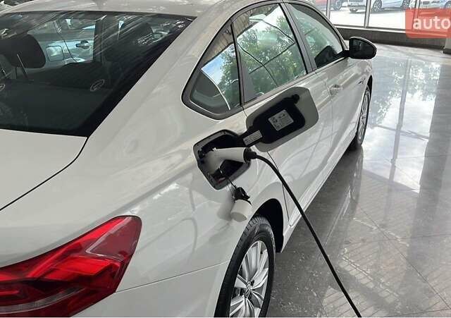Белый Фольксваген e-Lavida, объемом двигателя 0 л и пробегом 2 тыс. км за 25000 $, фото 17 на Automoto.ua