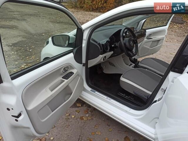 Белый Фольксваген e-up, объемом двигателя 0 л и пробегом 161 тыс. км за 6950 $, фото 7 на Automoto.ua