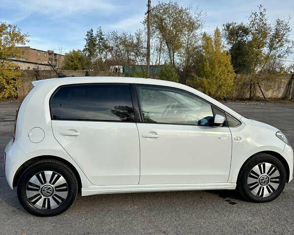 Фольксваген e-up 2013 в Кривом Роге на Automoto.ua Белый Фольксваген e-up, объемом двигателя 0 л и пробегом 124 тыс. км за 6900 $, фото 2 на Automoto.ua