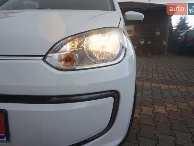 Фольксваген e-up 2013 в Самборе на Automoto.ua Белый Фольксваген e-up, объемом двигателя 0 л и пробегом 120 тыс. км за 6000 $, фото 20 на Automoto.ua