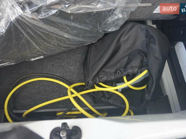 Фольксваген e-up 2013 в Самборе на Automoto.ua Белый Фольксваген e-up, объемом двигателя 0 л и пробегом 120 тыс. км за 6000 $, фото 50 на Automoto.ua