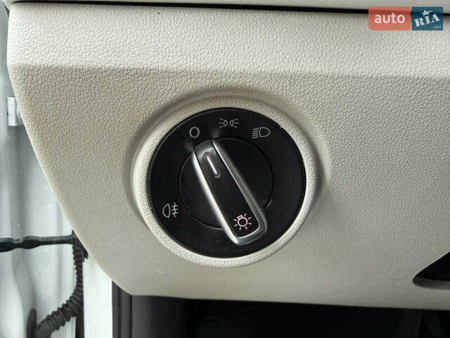 Фольксваген e-up 2013 в Каменце-Подольском на Automoto.ua Белый Фольксваген e-up, объемом двигателя 0 л и пробегом 150 тыс. км за 5999 $, фото 15 на Automoto.ua