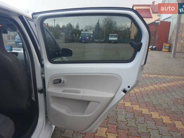 Фольксваген e-up 2013 в Самборе на Automoto.ua Белый Фольксваген e-up, объемом двигателя 0 л и пробегом 120 тыс. км за 6000 $, фото 41 на Automoto.ua