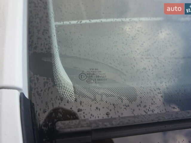 Фольксваген e-up 2013 в Самборе на Automoto.ua Белый Фольксваген e-up, объемом двигателя 0 л и пробегом 120 тыс. км за 6000 $, фото 58 на Automoto.ua