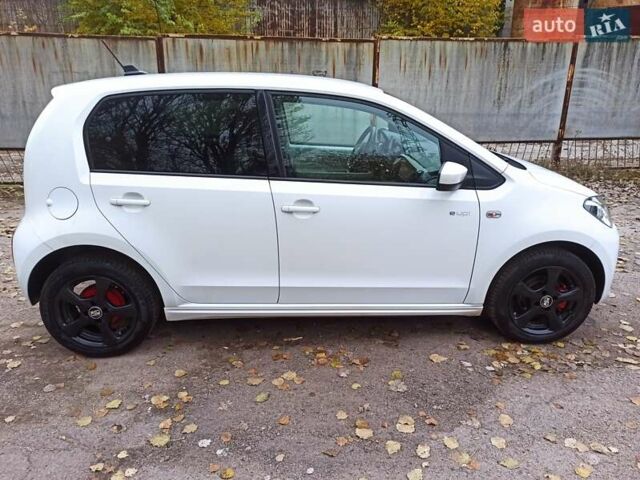 Белый Фольксваген e-up, объемом двигателя 0 л и пробегом 161 тыс. км за 6950 $, фото 3 на Automoto.ua