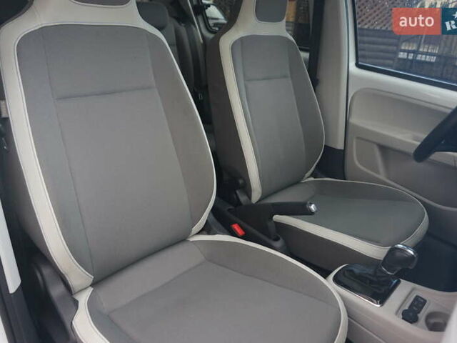 Фольксваген e-up 2013 в Самборе на Automoto.ua Белый Фольксваген e-up, объемом двигателя 0 л и пробегом 120 тыс. км за 6000 $, фото 38 на Automoto.ua