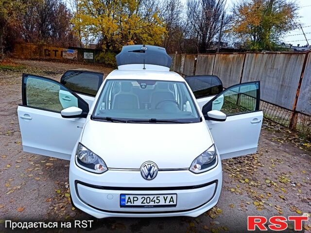 Белый Фольксваген e-up, объемом двигателя 60 л и пробегом 161 тыс. км за 6950 $, фото 11 на Automoto.ua