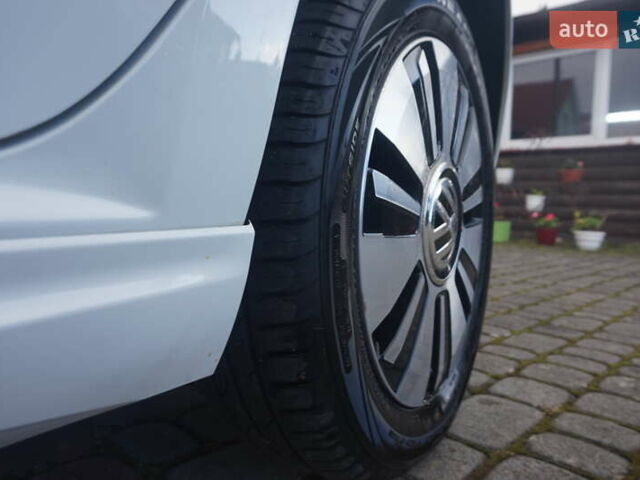 Фольксваген e-up 2013 в Самборе на Automoto.ua Белый Фольксваген e-up, объемом двигателя 0 л и пробегом 120 тыс. км за 6000 $, фото 62 на Automoto.ua