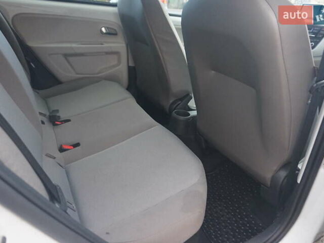 Фольксваген e-up 2013 в Самборе на Automoto.ua Белый Фольксваген e-up, объемом двигателя 0 л и пробегом 120 тыс. км за 6000 $, фото 42 на Automoto.ua