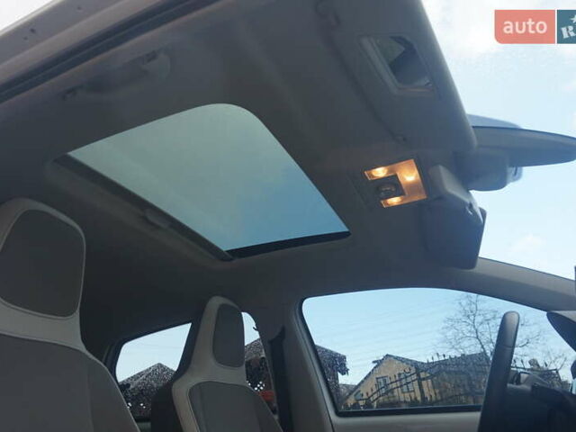 Фольксваген e-up 2013 в Самборе на Automoto.ua Белый Фольксваген e-up, объемом двигателя 0 л и пробегом 120 тыс. км за 6000 $, фото 40 на Automoto.ua