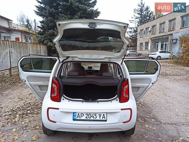 Белый Фольксваген e-up, объемом двигателя 0 л и пробегом 161 тыс. км за 6950 $, фото 11 на Automoto.ua