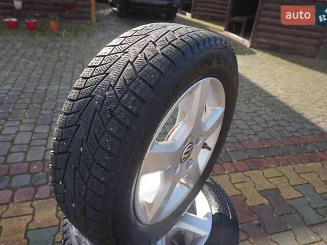 Фольксваген e-up 2013 в Самборе на Automoto.ua Белый Фольксваген e-up, объемом двигателя 0 л и пробегом 120 тыс. км за 6000 $, фото 74 на Automoto.ua