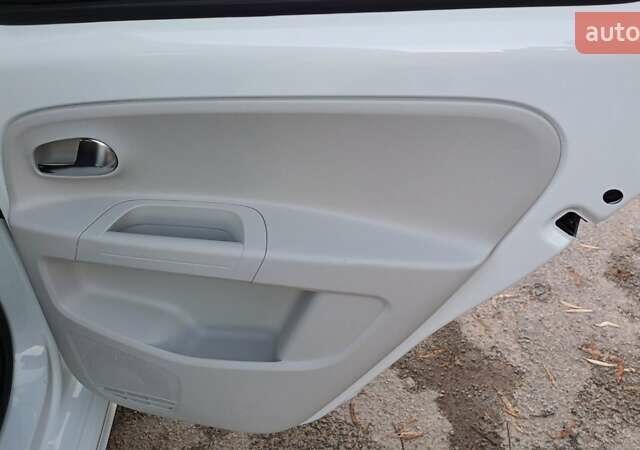 Білий Фольксваген e-up, об'ємом двигуна 0 л та пробігом 114 тис. км за 6499 $, фото 53 на Automoto.ua