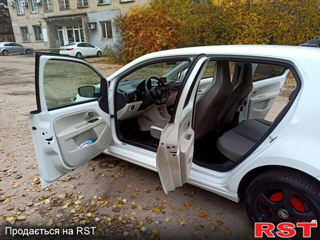 Белый Фольксваген e-up, объемом двигателя 60 л и пробегом 161 тыс. км за 6950 $, фото 9 на Automoto.ua