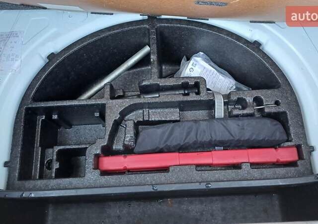 Білий Фольксваген e-up, об'ємом двигуна 0 л та пробігом 114 тис. км за 6499 $, фото 47 на Automoto.ua