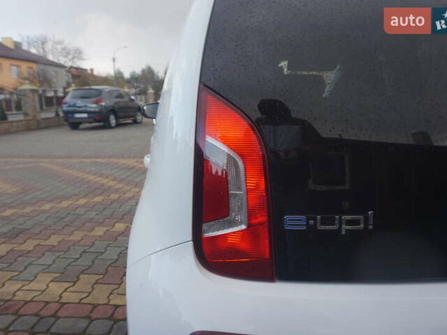 Фольксваген e-up 2013 в Самборе на Automoto.ua Белый Фольксваген e-up, объемом двигателя 0 л и пробегом 120 тыс. км за 6000 $, фото 23 на Automoto.ua