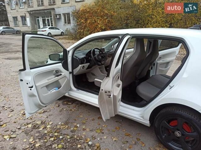 Белый Фольксваген e-up, объемом двигателя 0 л и пробегом 161 тыс. км за 6950 $, фото 14 на Automoto.ua