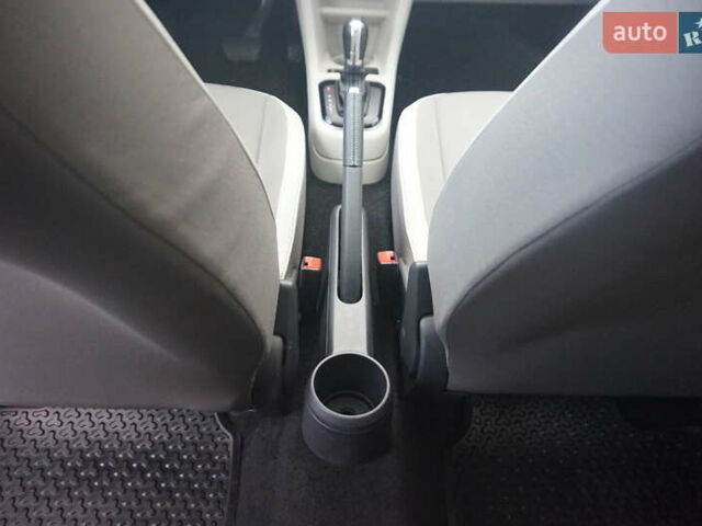 Фольксваген e-up 2013 в Самборе на Automoto.ua Белый Фольксваген e-up, объемом двигателя 0 л и пробегом 120 тыс. км за 6000 $, фото 48 на Automoto.ua