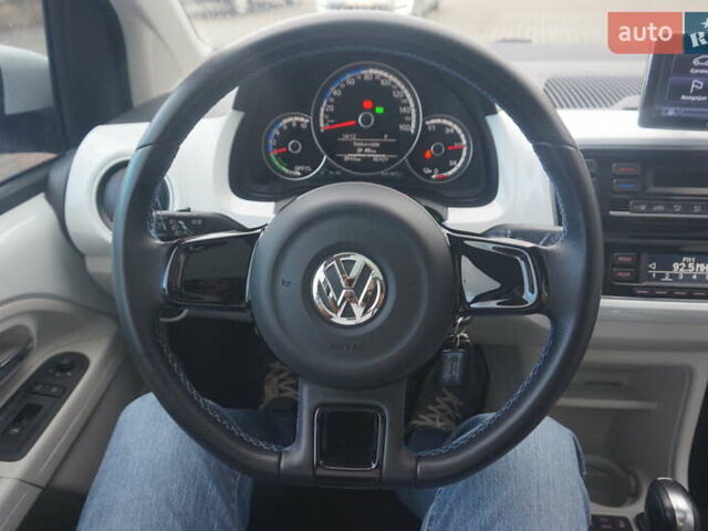 Фольксваген e-up 2013 в Самборе на Automoto.ua Белый Фольксваген e-up, объемом двигателя 0 л и пробегом 120 тыс. км за 6000 $, фото 28 на Automoto.ua