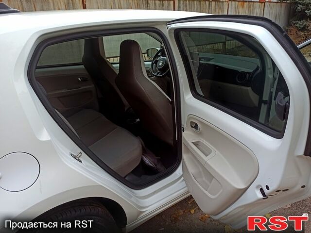 Белый Фольксваген e-up, объемом двигателя 60 л и пробегом 161 тыс. км за 6950 $, фото 5 на Automoto.ua