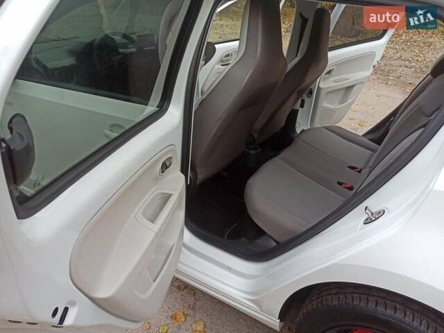 Белый Фольксваген e-up, объемом двигателя 0 л и пробегом 161 тыс. км за 6950 $, фото 6 на Automoto.ua