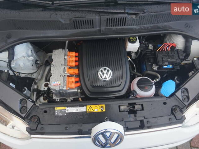 Фольксваген e-up 2013 в Самборе на Automoto.ua Белый Фольксваген e-up, объемом двигателя 0 л и пробегом 120 тыс. км за 6000 $, фото 57 на Automoto.ua