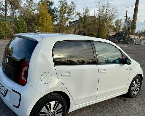 Фольксваген e-up 2013 в Кривом Роге на Automoto.ua Белый Фольксваген e-up, объемом двигателя 0 л и пробегом 124 тыс. км за 6900 $, фото 7 на Automoto.ua