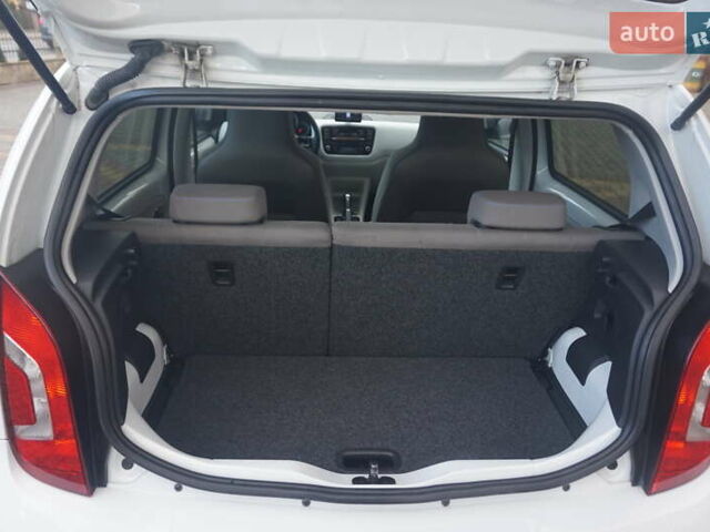 Фольксваген e-up 2013 в Самборе на Automoto.ua Белый Фольксваген e-up, объемом двигателя 0 л и пробегом 120 тыс. км за 6000 $, фото 49 на Automoto.ua