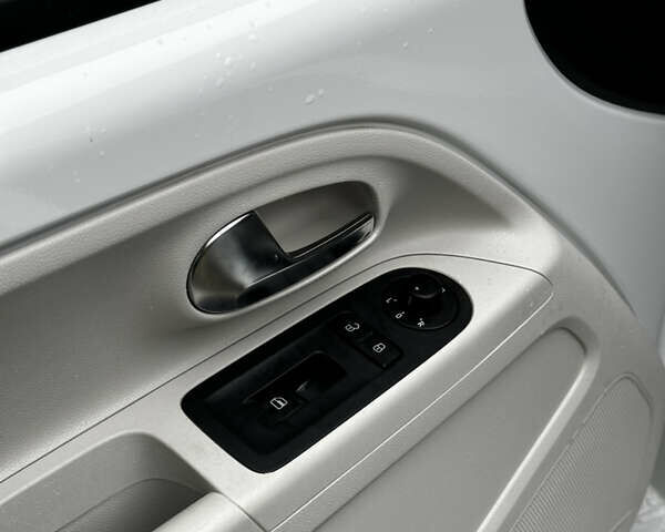 Белый Фольксваген e-up, объемом двигателя 0 л и пробегом 72 тыс. км за 6900 $, фото 4 на Automoto.ua