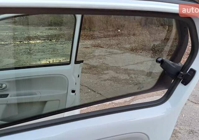 Білий Фольксваген e-up, об'ємом двигуна 0 л та пробігом 114 тис. км за 6499 $, фото 52 на Automoto.ua