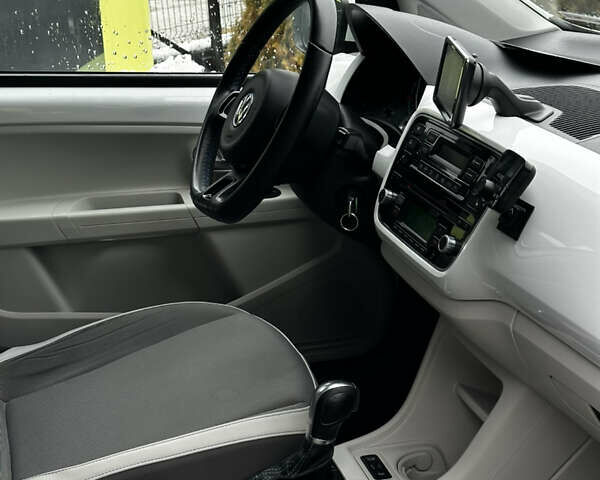 Белый Фольксваген e-up, объемом двигателя 0 л и пробегом 72 тыс. км за 6900 $, фото 13 на Automoto.ua