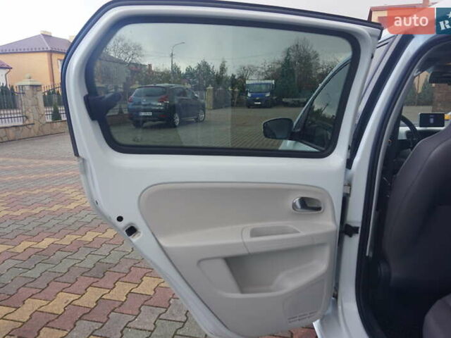 Фольксваген e-up 2013 в Самборе на Automoto.ua Белый Фольксваген e-up, объемом двигателя 0 л и пробегом 120 тыс. км за 6000 $, фото 44 на Automoto.ua