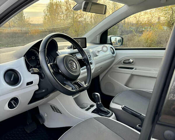 Фольксваген e-up 2013 в Кривом Роге на Automoto.ua Белый Фольксваген e-up, объемом двигателя 0 л и пробегом 124 тыс. км за 6900 $, фото 3 на Automoto.ua