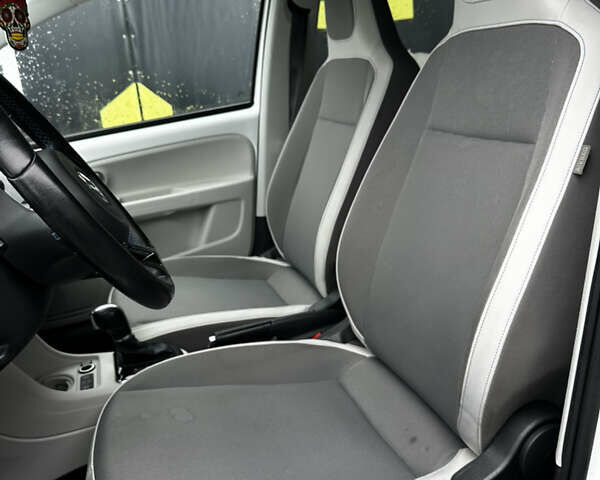 Белый Фольксваген e-up, объемом двигателя 0 л и пробегом 72 тыс. км за 6900 $, фото 5 на Automoto.ua