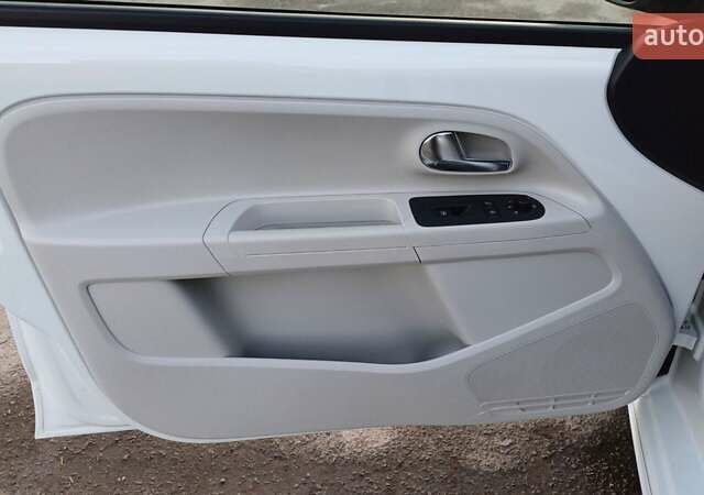 Білий Фольксваген e-up, об'ємом двигуна 0 л та пробігом 114 тис. км за 6499 $, фото 41 на Automoto.ua