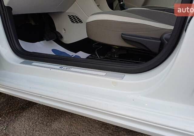 Білий Фольксваген e-up, об'ємом двигуна 0 л та пробігом 114 тис. км за 6499 $, фото 38 на Automoto.ua