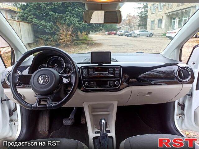 Белый Фольксваген e-up, объемом двигателя 60 л и пробегом 161 тыс. км за 6950 $, фото 6 на Automoto.ua