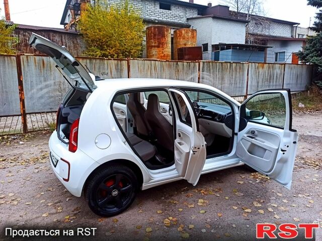 Белый Фольксваген e-up, объемом двигателя 60 л и пробегом 161 тыс. км за 6950 $, фото 8 на Automoto.ua