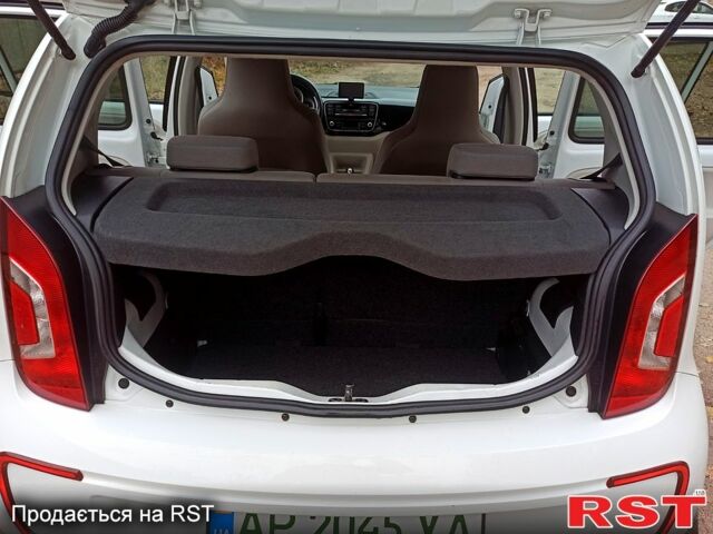 Белый Фольксваген e-up, объемом двигателя 60 л и пробегом 161 тыс. км за 6950 $, фото 7 на Automoto.ua