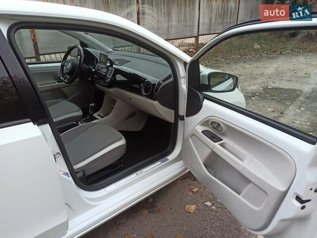 Белый Фольксваген e-up, объемом двигателя 0 л и пробегом 161 тыс. км за 6950 $, фото 4 на Automoto.ua