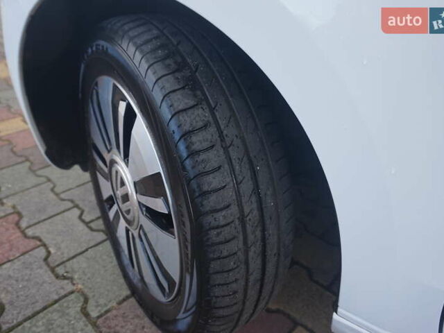 Фольксваген e-up 2013 в Самборе на Automoto.ua Белый Фольксваген e-up, объемом двигателя 0 л и пробегом 120 тыс. км за 6000 $, фото 61 на Automoto.ua